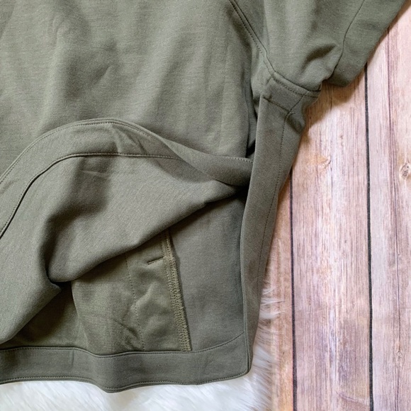 The North Face Women’s Slacker Poncho - Picture 5 of 7